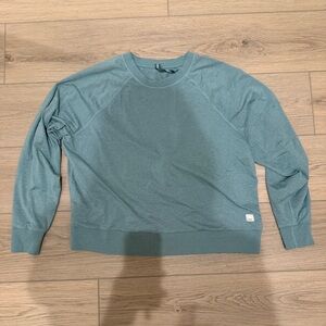 Vuori Women’s Long Sleeve Halo Crew Sweatshirt